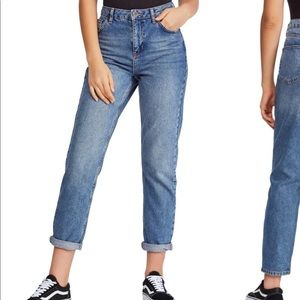BDG Ripped Mom jeans
